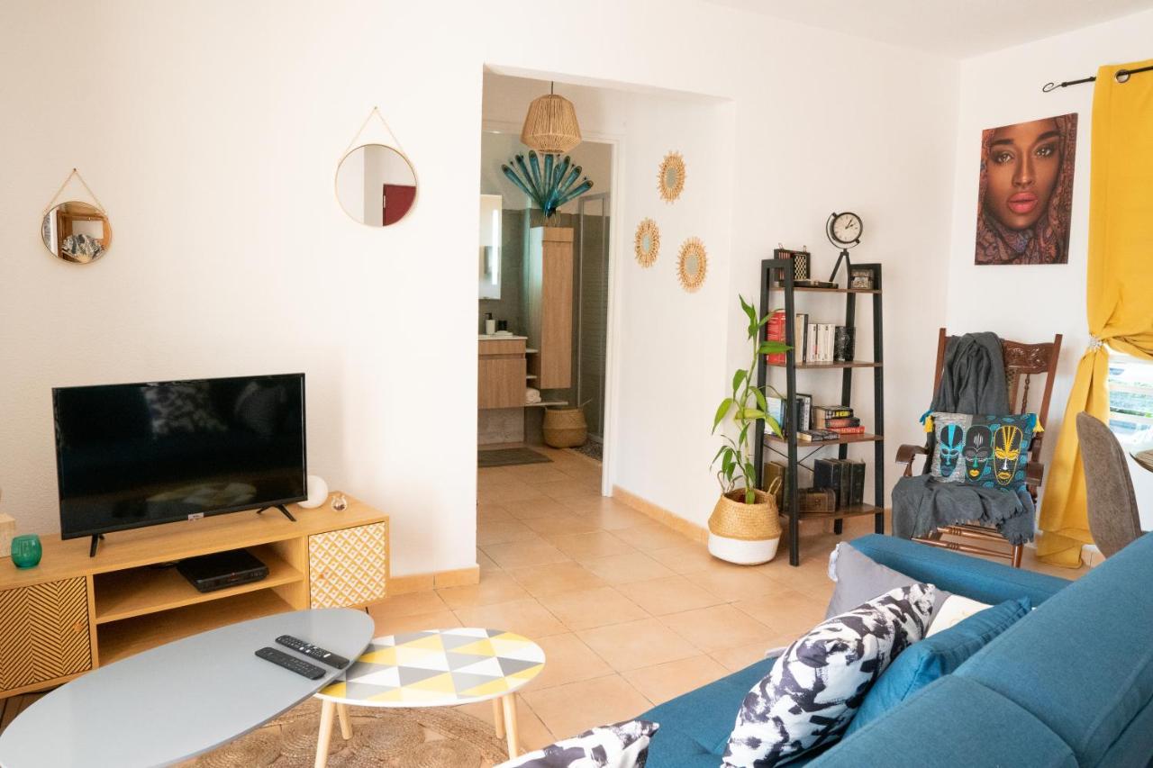 L'Ile Au Paon - Appartement T2 Avec Piscine Et Parking Les Abymes Esterno foto